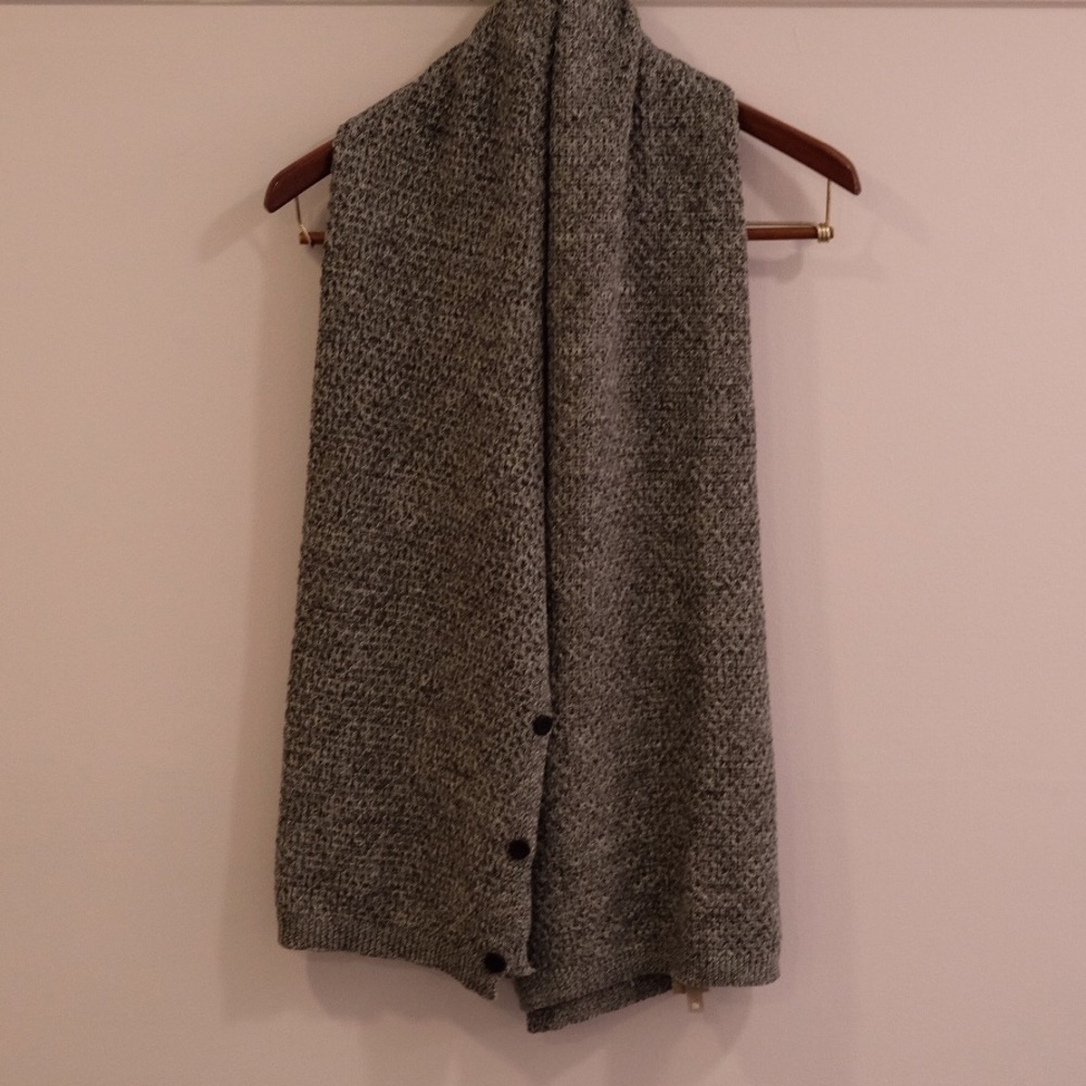 Bench Multi-wear Scarf
